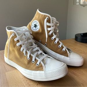 Chuck Taylor All Star Classic High Top (Womens 9.5)
